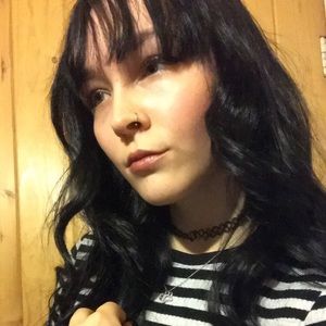 Meet your Posher, Adrianne